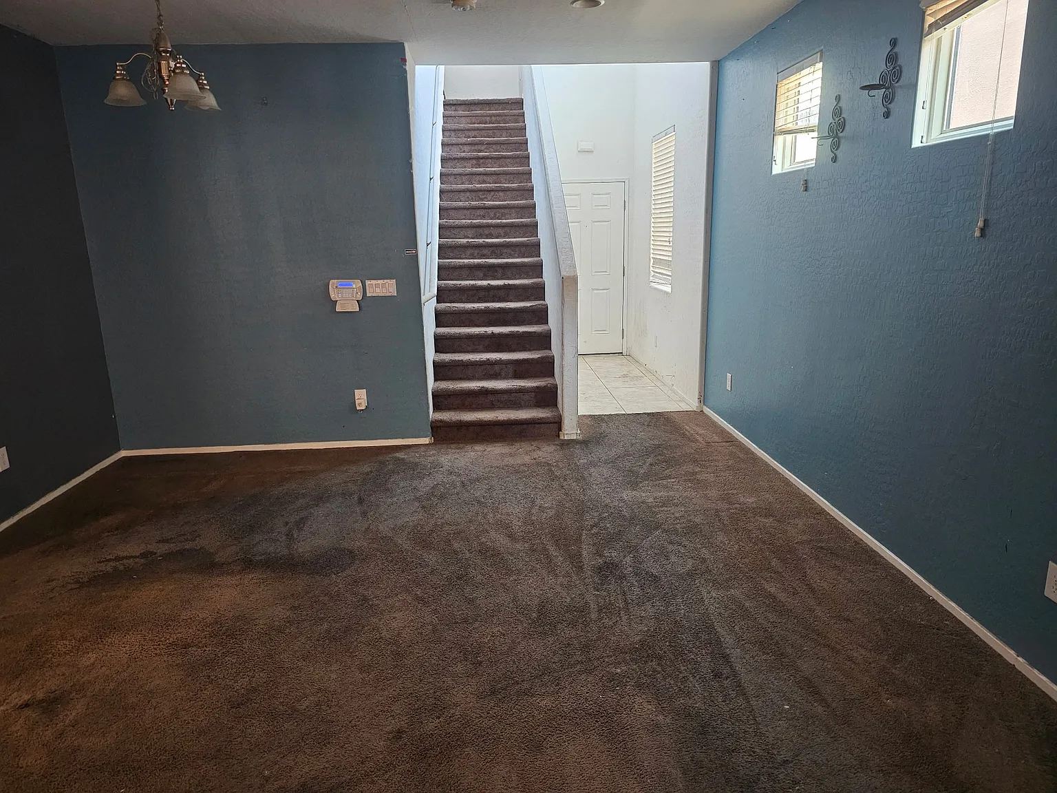 3 bed, 1736 sqft, $1,800 — Photo 1