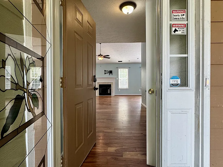 470 Rushmore Ct — Photo 2