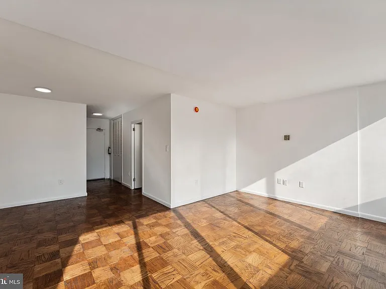 Great Floor Plan to Arrange Your Living and Bedroom areas