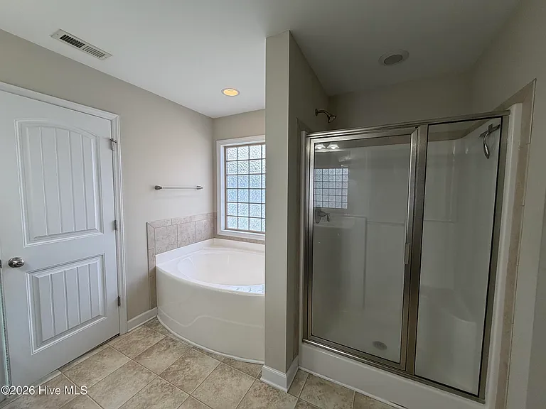 2125 Cove Ct — Photo 10