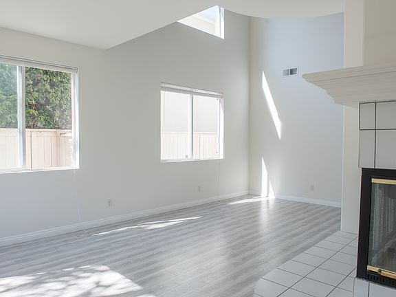 3rd image of 2862 W Canyon Ave