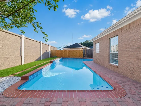 1508 Red Bud Ct, Pearland, TX 77581