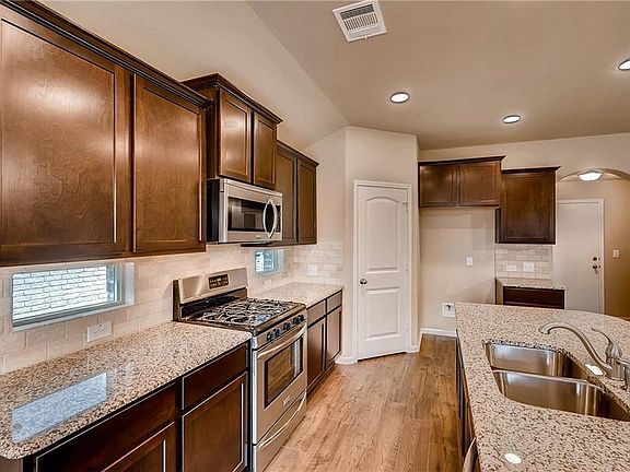 4th image of 844 Winnsboro Dr