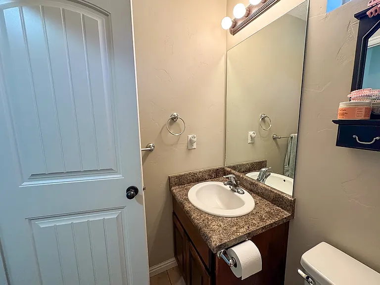 1661 S 1960 E — Photo 15