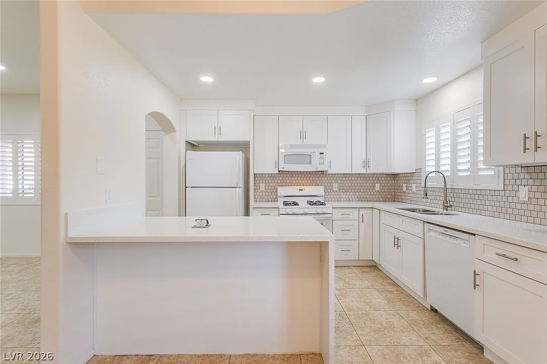 300 Pine Haven St — Photo 3
