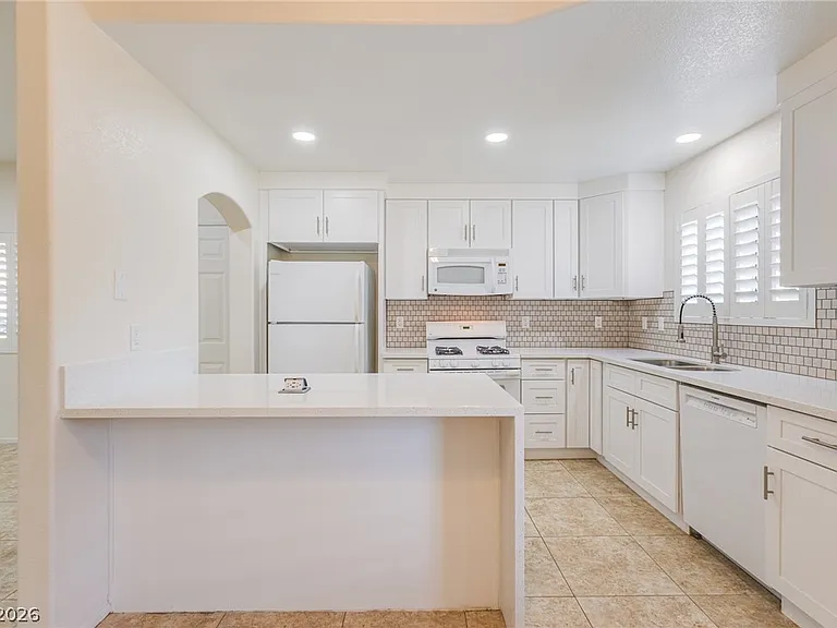 300 Pine Haven St #101 — Photo 7