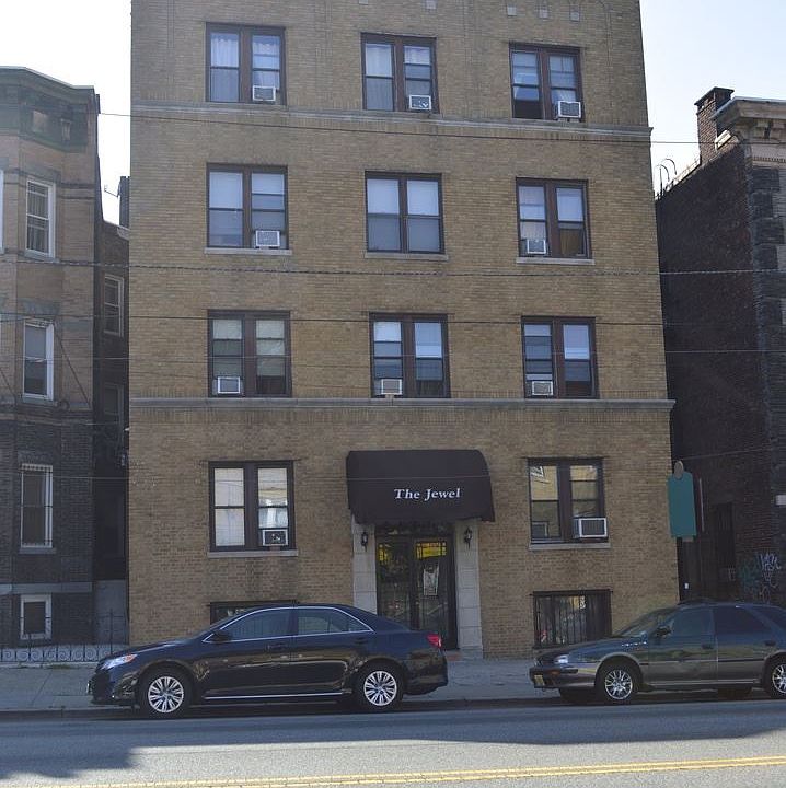 1st image of 3695 Kennedy Blvd #33
