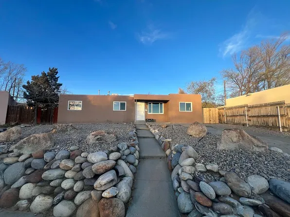 2906 Yale Dr, Farmington, NM 87402