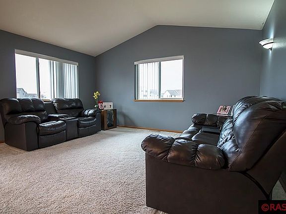 5th image of 105 Sakatah Ln