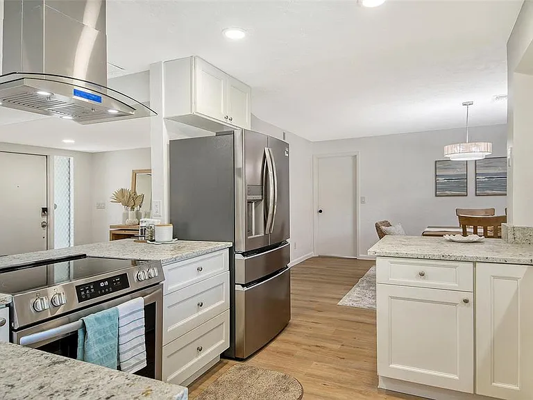 6722 Roxbury Dr — Photo 30