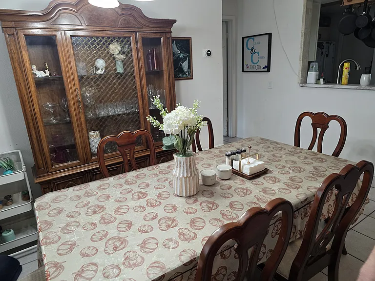 1545 Maxwell Ln — Photo 28