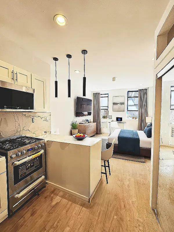 338 East 14th Street — Photo 1