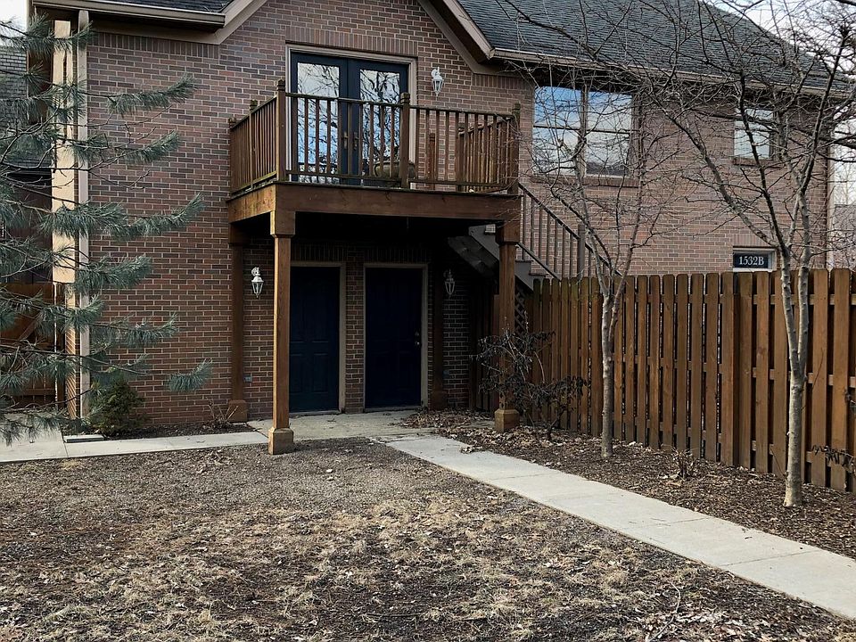 Carriage House from fenced yard