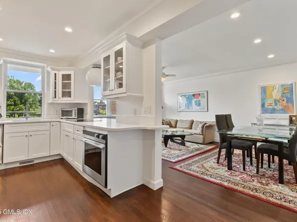 5 Putnam Hl APT 2D, Greenwich, CT 06830