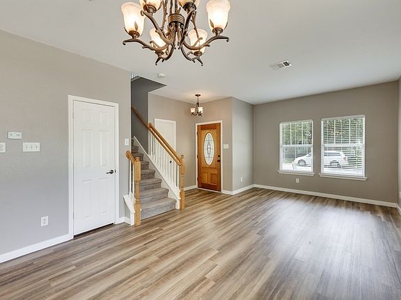 2nd image of 901 Truman Ln