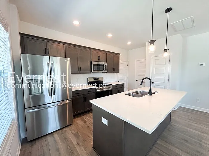 1741 Fenway Loop — Photo 2