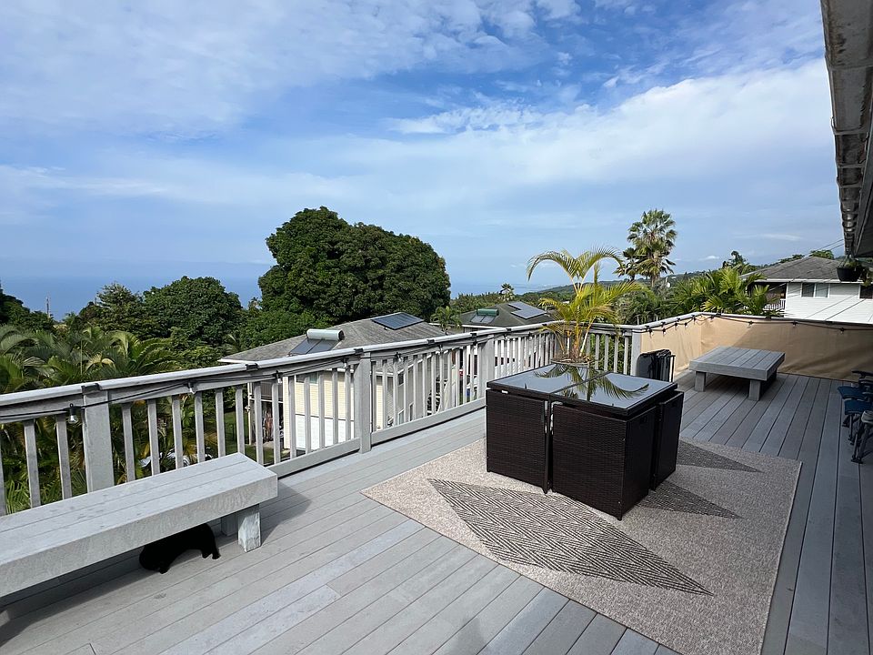 Expansive big-blue Pacific Ocean views stretching all the way to Kailua-Kona from the oversized 500-sq-ft lanai