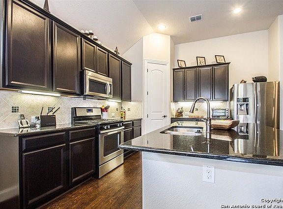 3rd image of 225 Parkview Ter