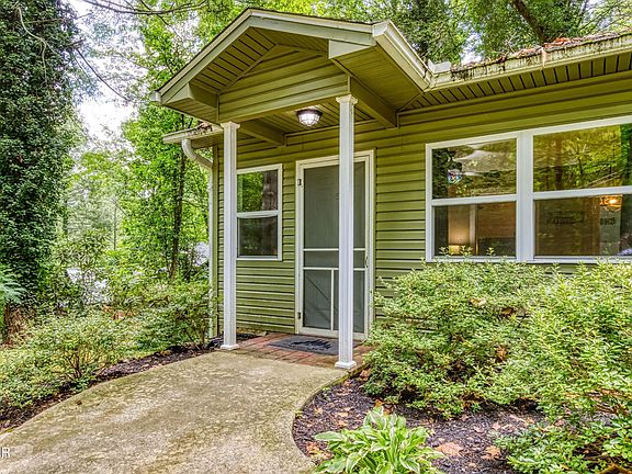 3rd image of 627 Red Bud Ln