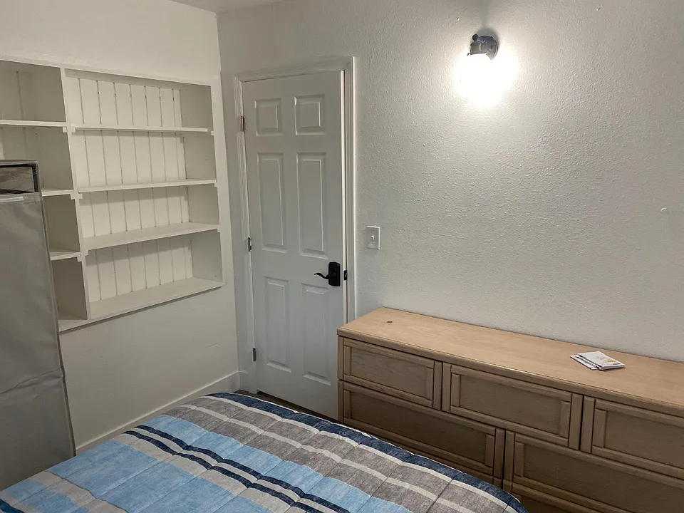 3801 Clover Ln