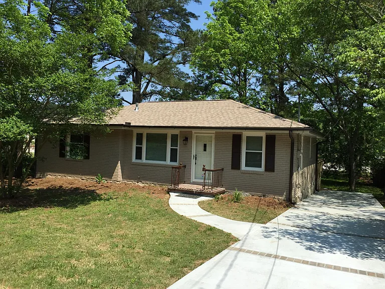 889 Scott Cir — Photo 1