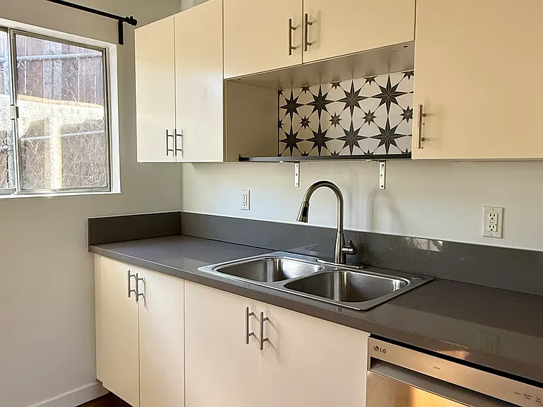 4123 Van Horne Ave — Photo 10