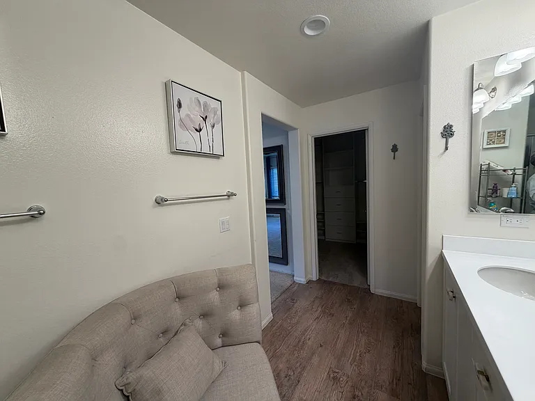 251 Saratoga Ct — Photo 31