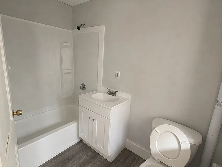 427 S Elm St — Photo 2