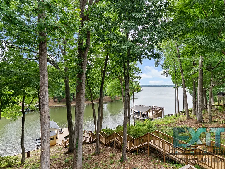 255 Sandy Ln — Photo 9