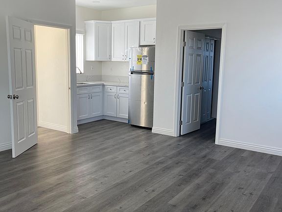 5th image of 10948 Avenida Del Gato