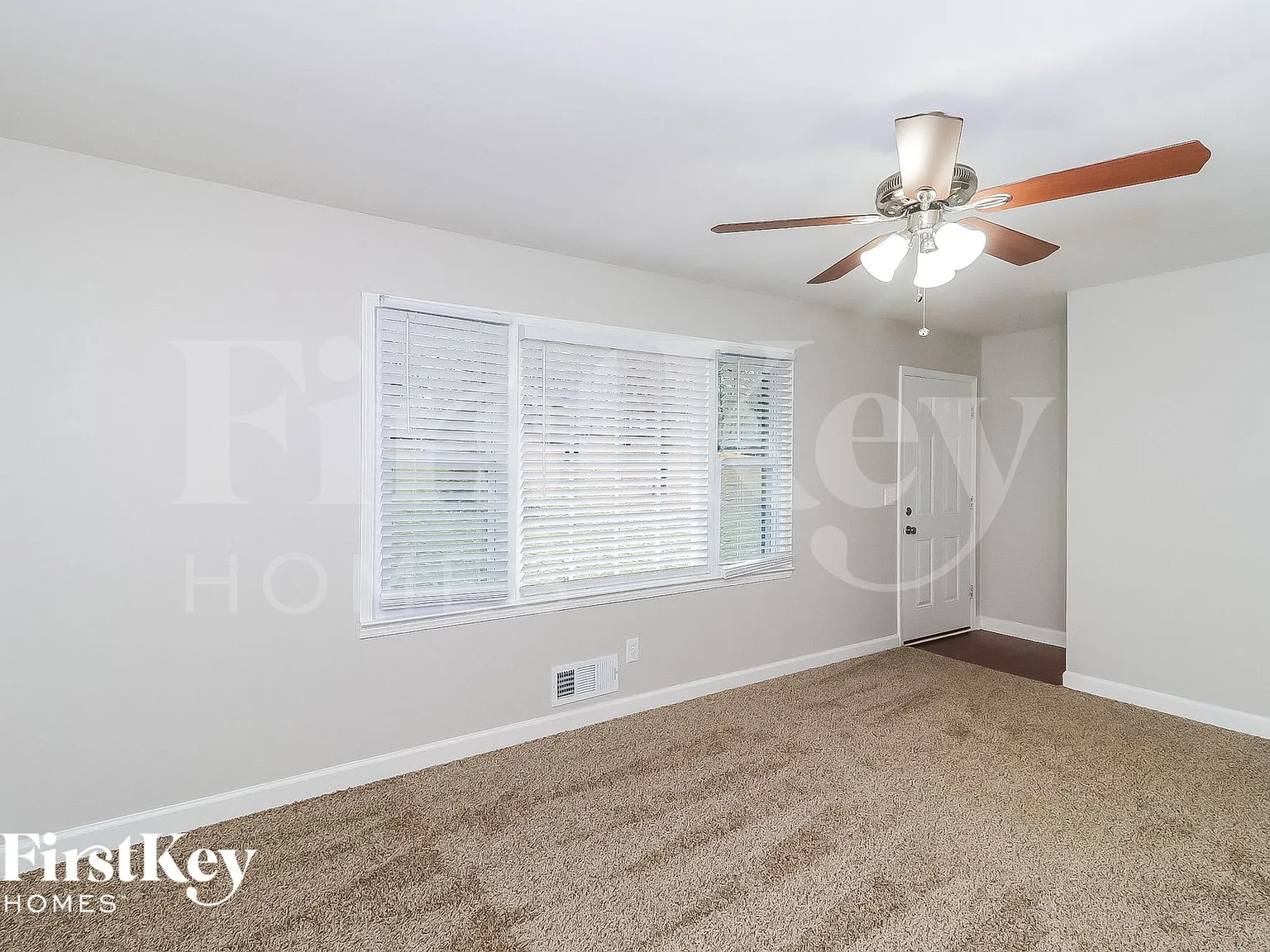 3 bed, 2.0 bath, 2638 sqft, $2,800 — Photo 2