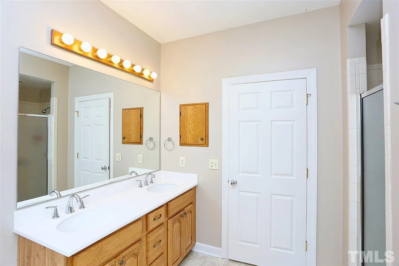 4 bed, 3.5 bath, 2864 sqft, $2,995 — Photo 4