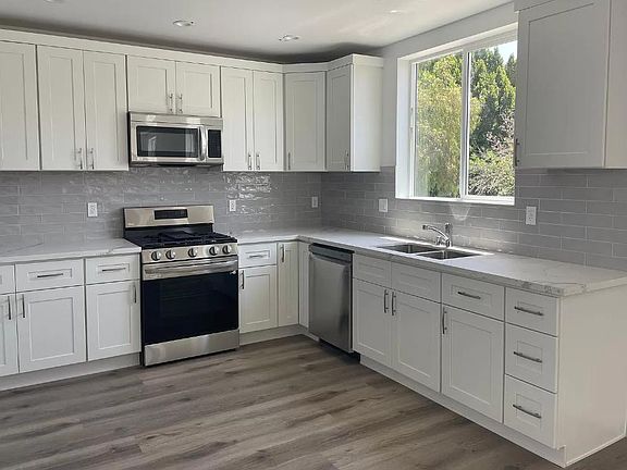 5th image of 14241 Gilmore St