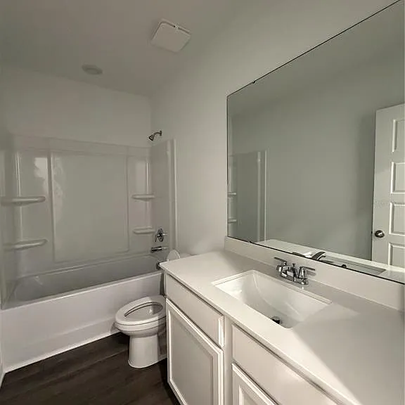 2569 Olympic Ct — Photo 3