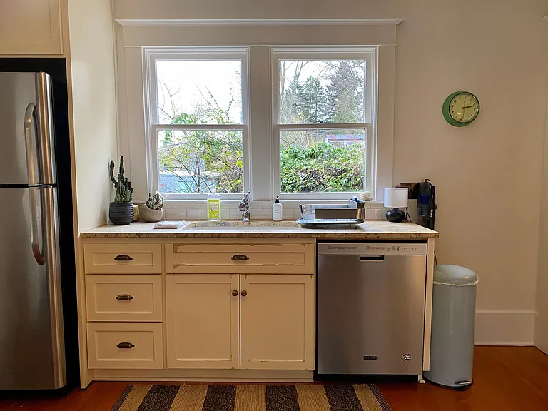 4534 N Kerby Ave — Photo 6