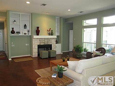 3rd image of 1001 Kiowa Dr E