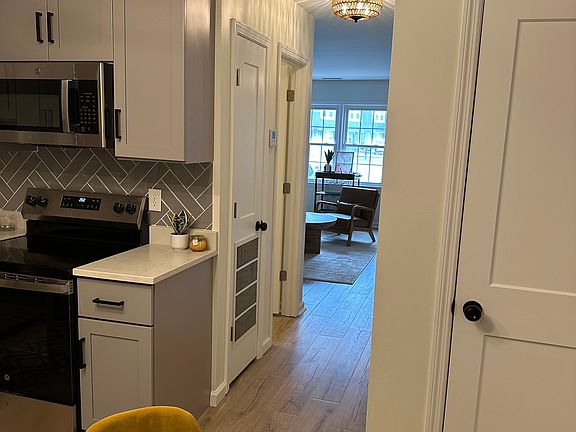 5th image of 931 Blackrail Ct APT A
