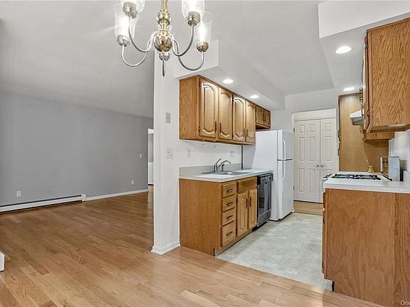 5th image of 119 Foxwood Cir