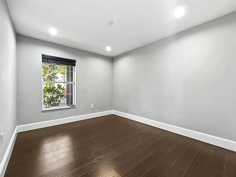 11110 SW 9th Pl — Photo 19