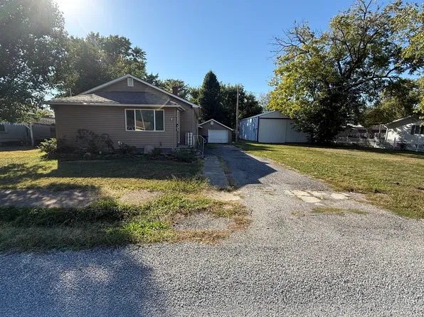 905 Glendale St, Benton, IL 62812