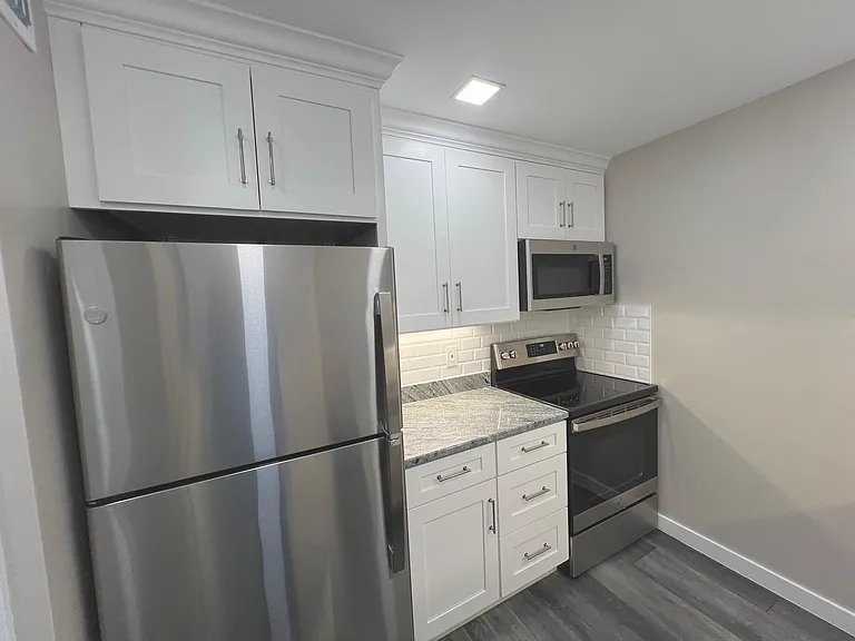 1147 Victoria Dr #B3 — Photo 11