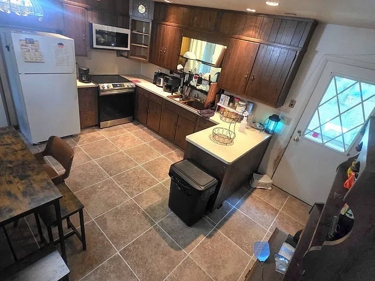 300 Angora Rd — Photo 8