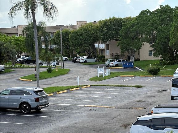 5th image of 9101 Sunrise Lakes Blvd APT 215