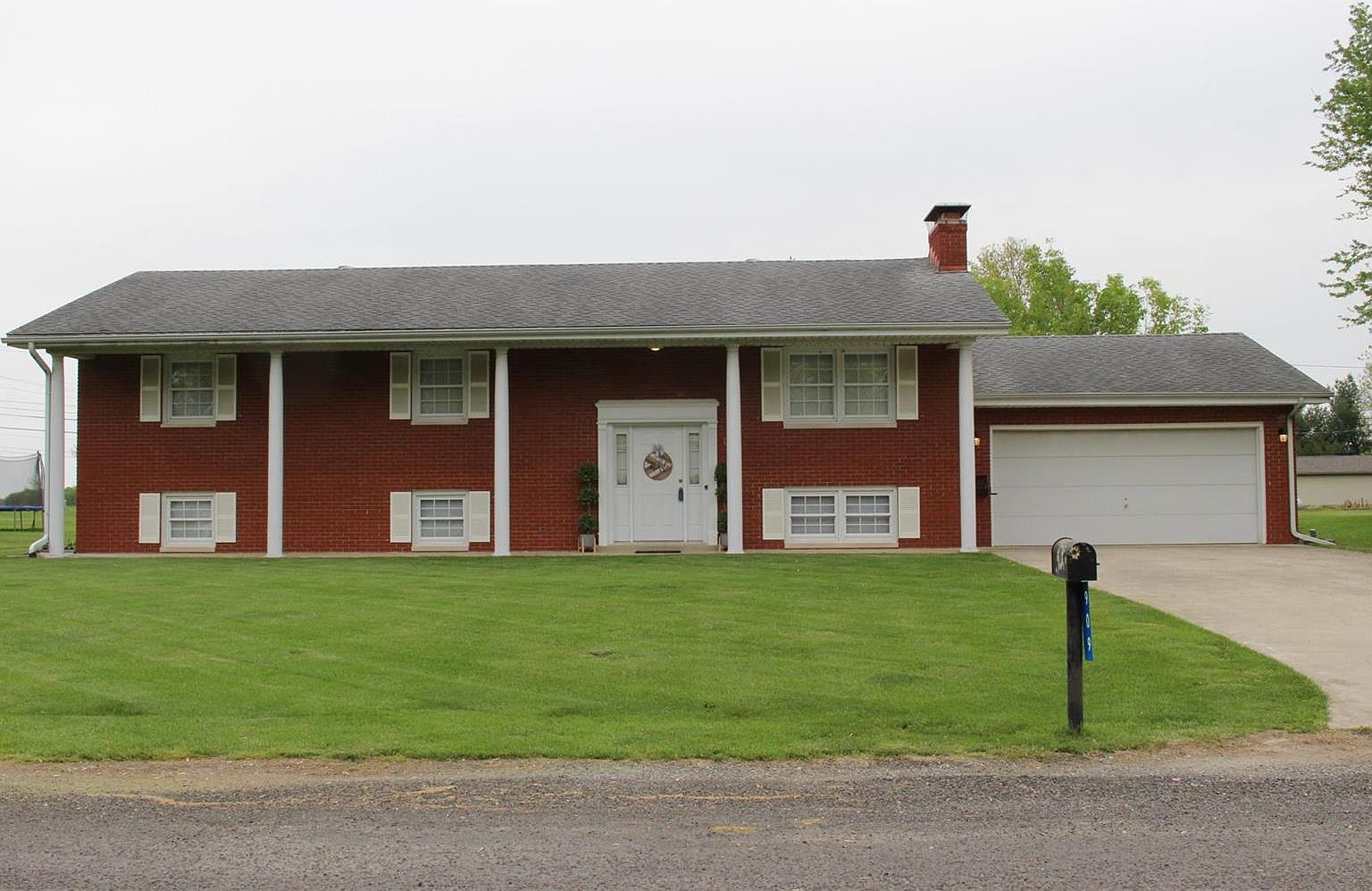 909 Helvetia Dr, Highland, IL 62249 Zillow