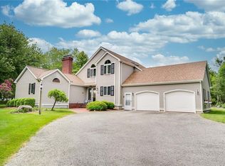 30 Land N Sea Dr, South Kingstown, RI 02879