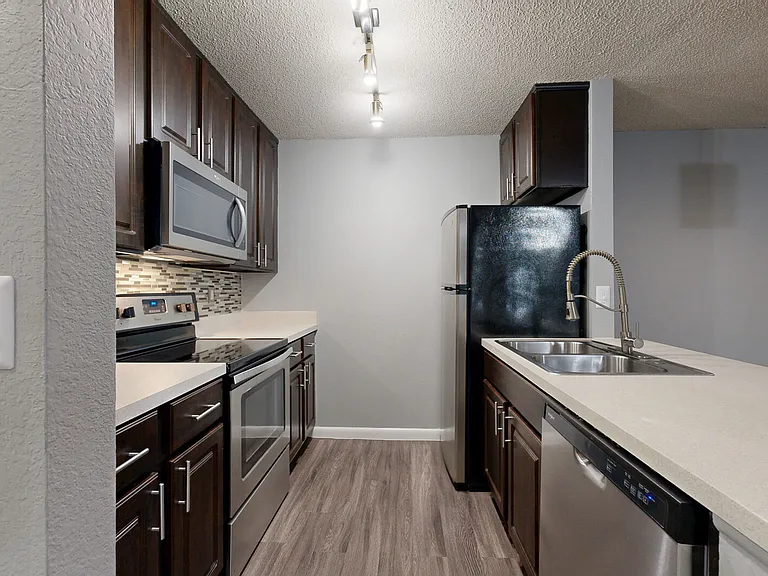 Altamira Place Apartment Homes — Photo 119