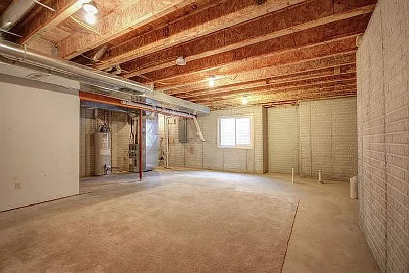 2118 Harbortown Cir — Photo 3