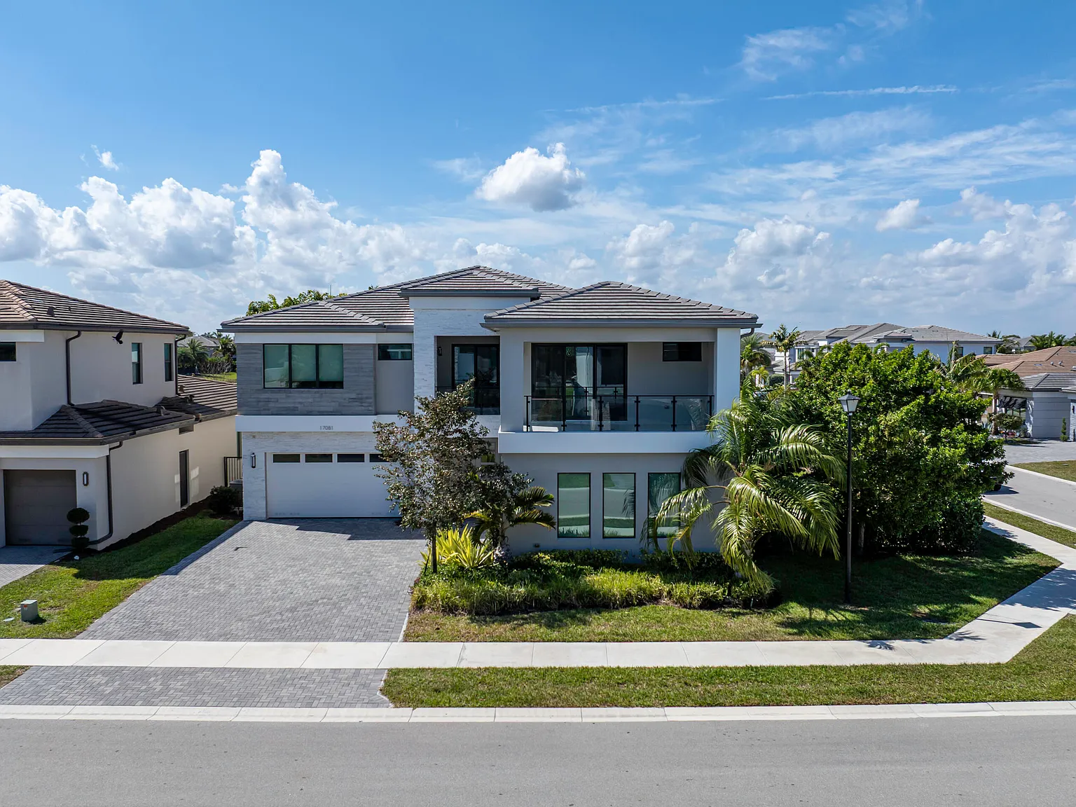 5 bed, 7.0 bath, 5369 sqft, $16,750 — Photo 2