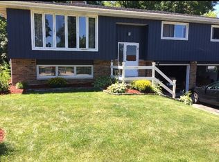 214 Golf View Dr, Mount Horeb, WI 53572