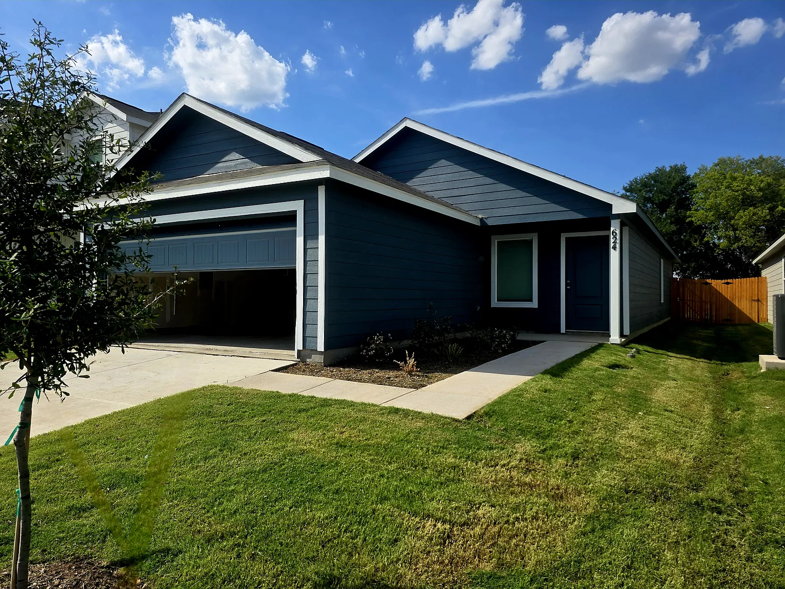 3 bed, 1402 sqft, $1,850 — Photo 1